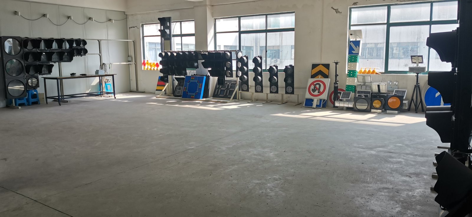 GAOQIAO 300mm LED traffic signal production - aging test